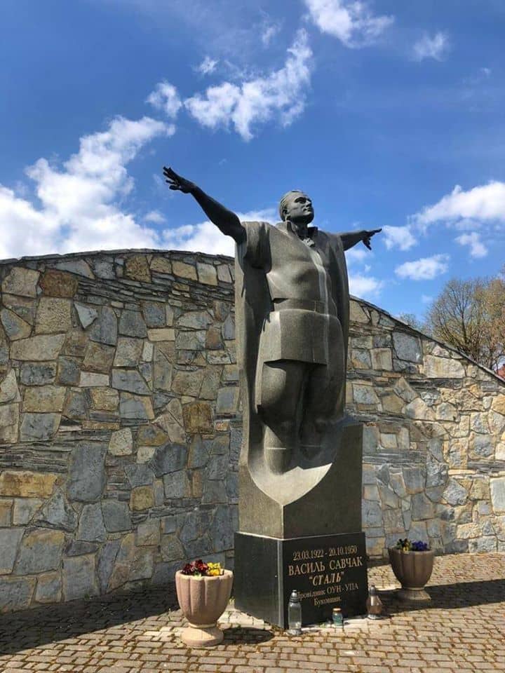 памятник В.Савчаку