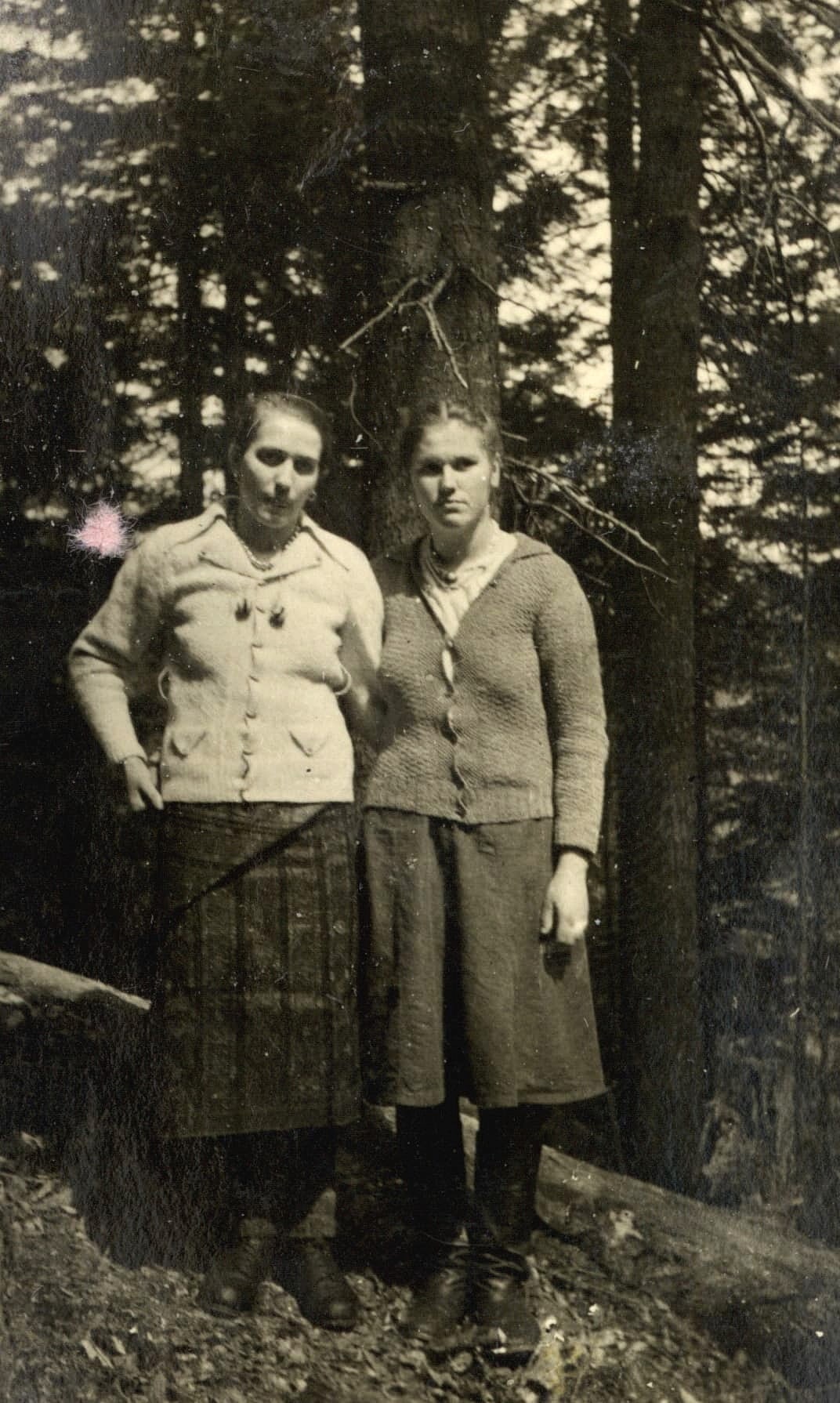 Фото підпільниць "Марія" та"Анна".