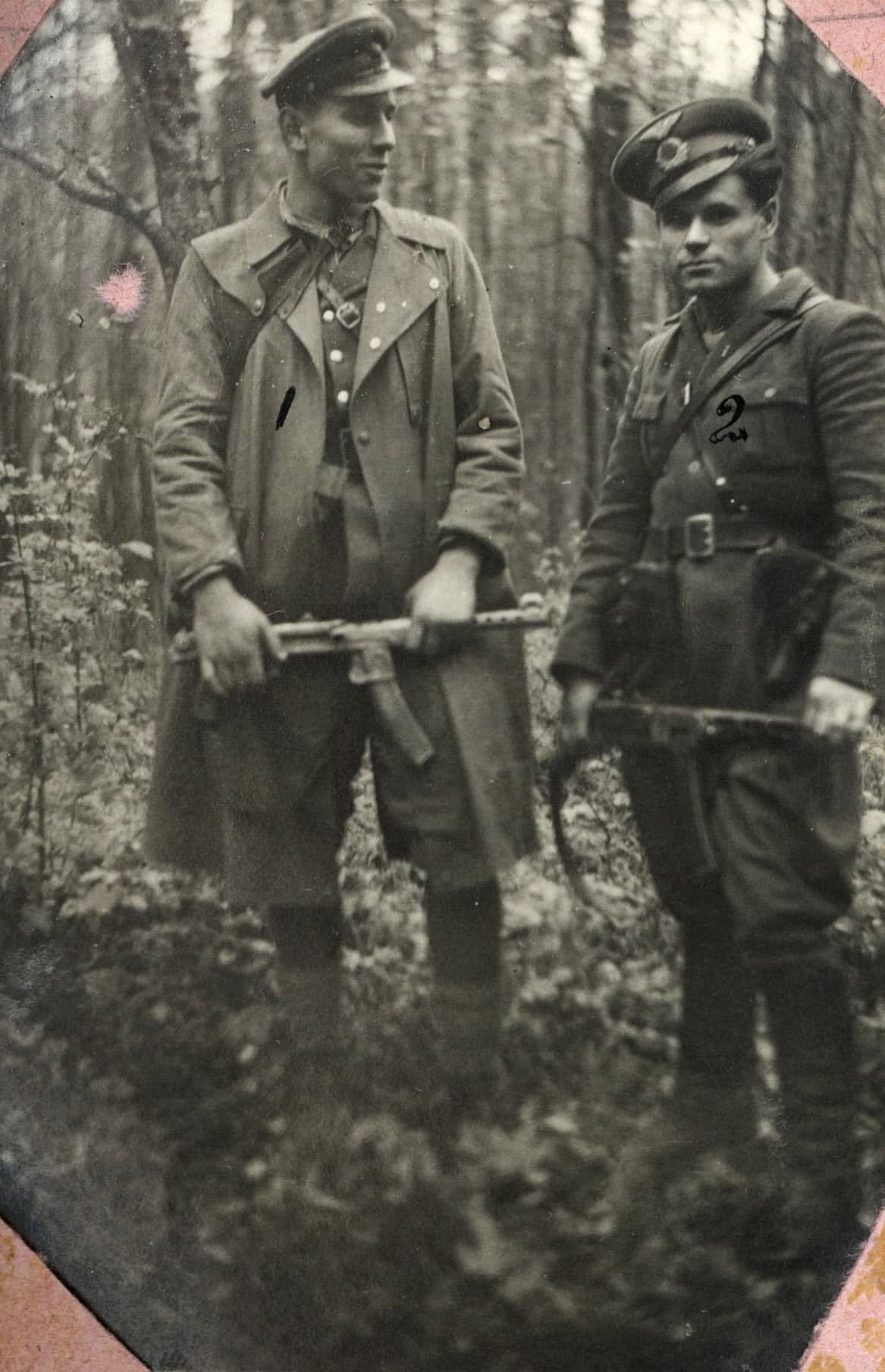 Фото повстанців "Макар" та "Остап"