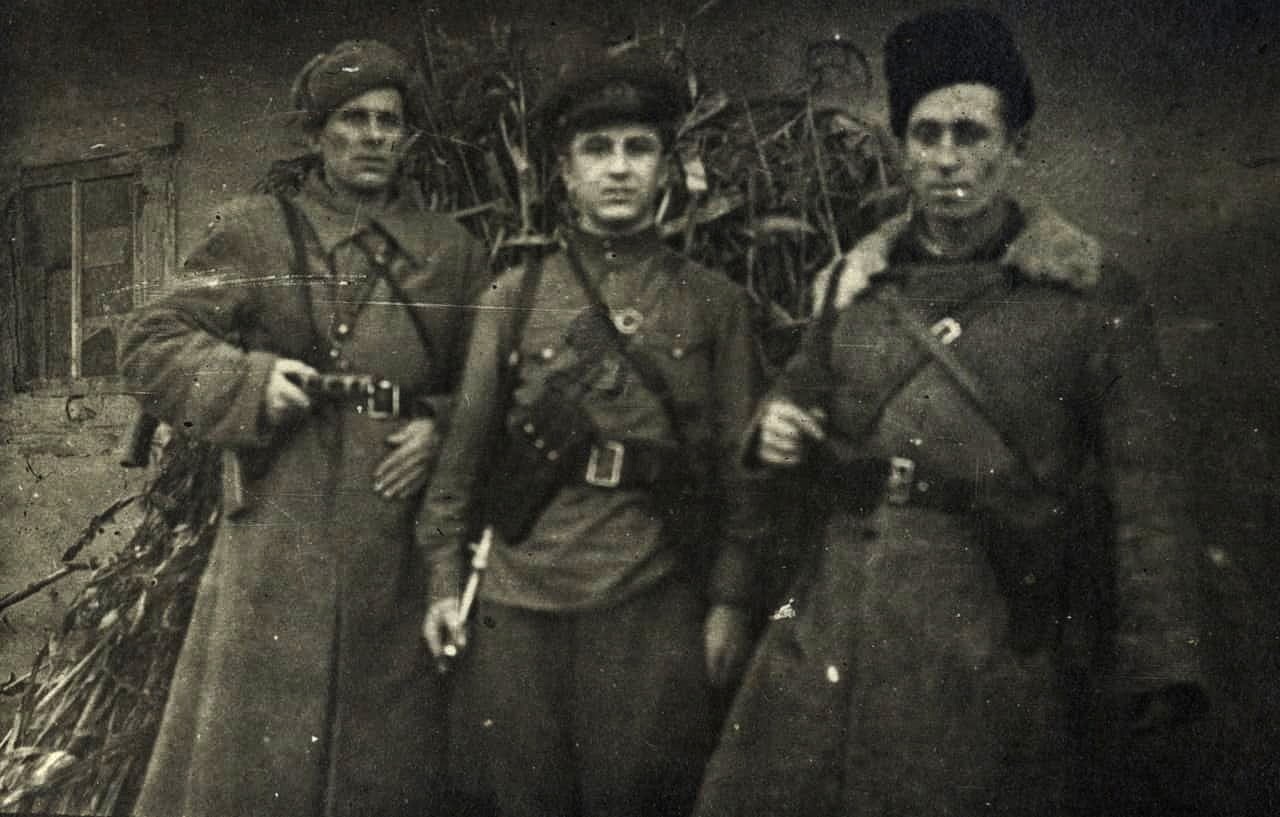 Фото повстанців "Май", "Демко" та "Тур".